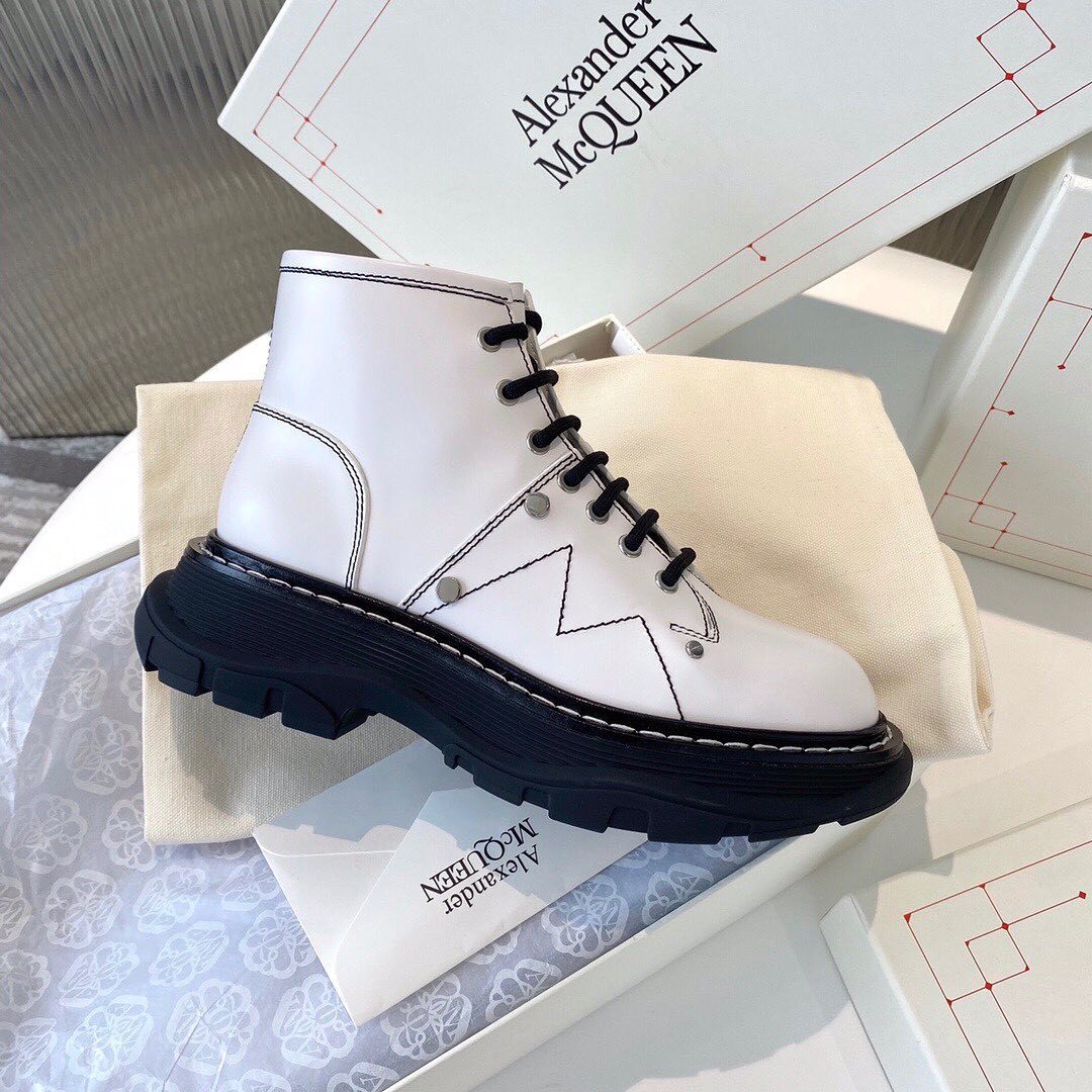 Alexander Mcqueen Tread Lace-up Leather Boots In White