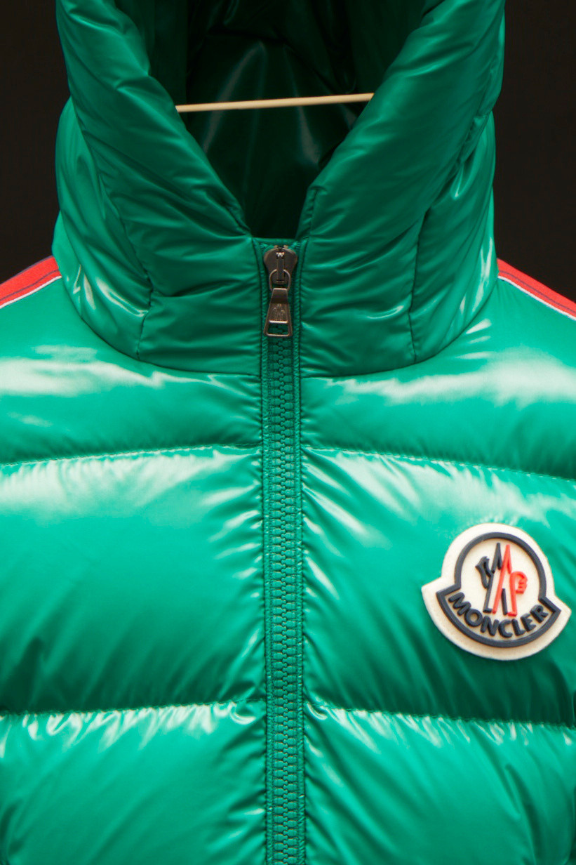 Moncler Logo-patch Puffer Coat In Green