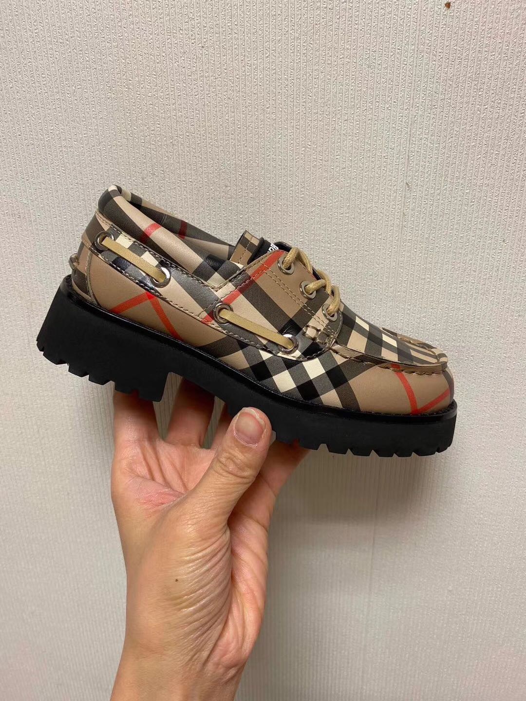 Burberry Signature Check Lace-up Shoes In Multicolor