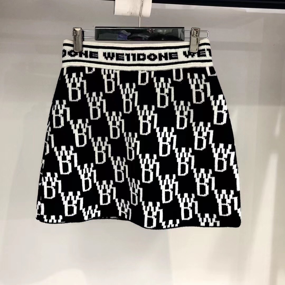 We11 Done All-over Logo Knitted Minskirt In Black
