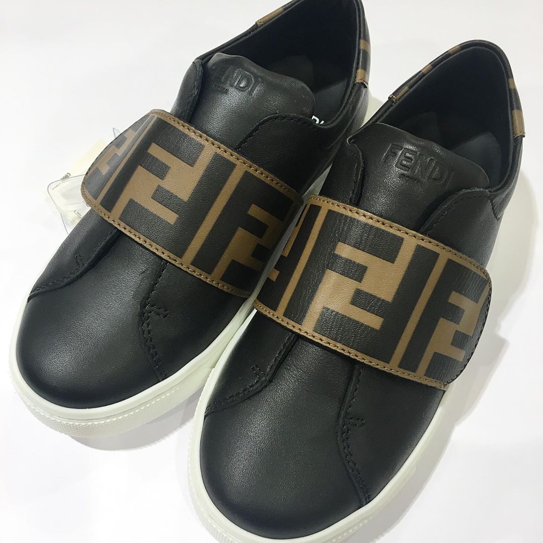 Fendi Kids Monogram Strap Sneakers In Black