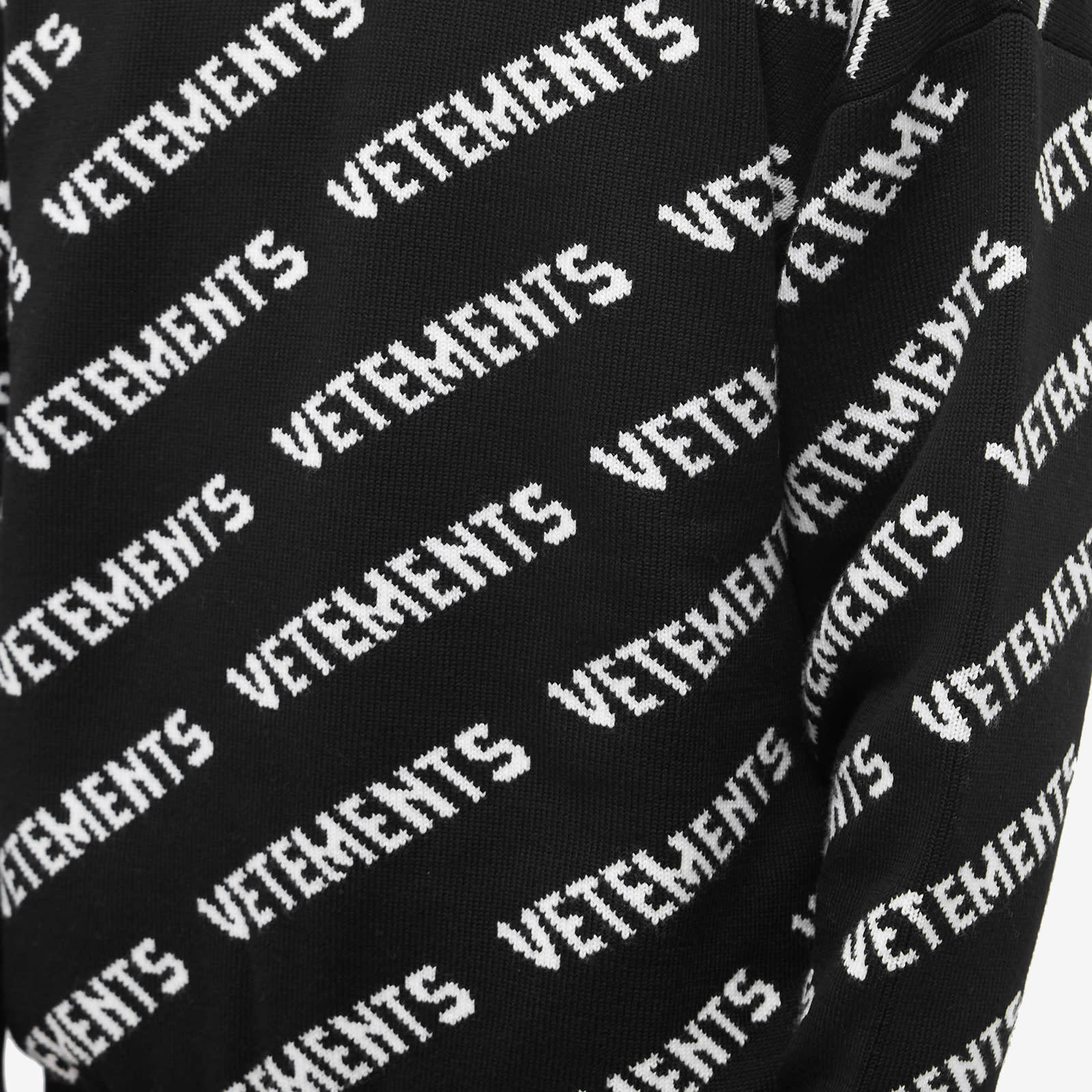 Vetements Long-sleeved Round-neck Sweater In Black