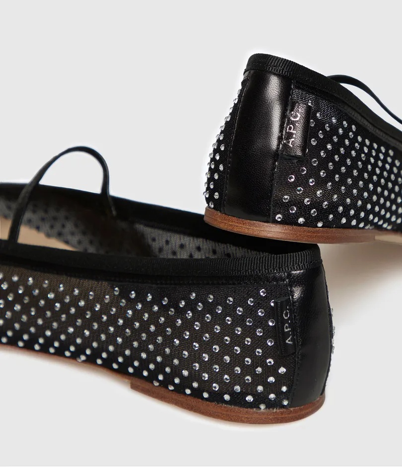 Apc A.p.c. Ballerine Swan In Black