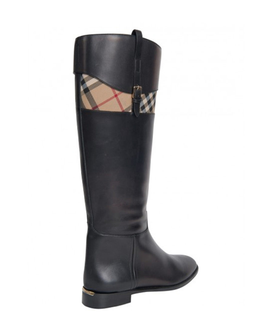 Burberry Cowhide Low-heeled Boots In Black
