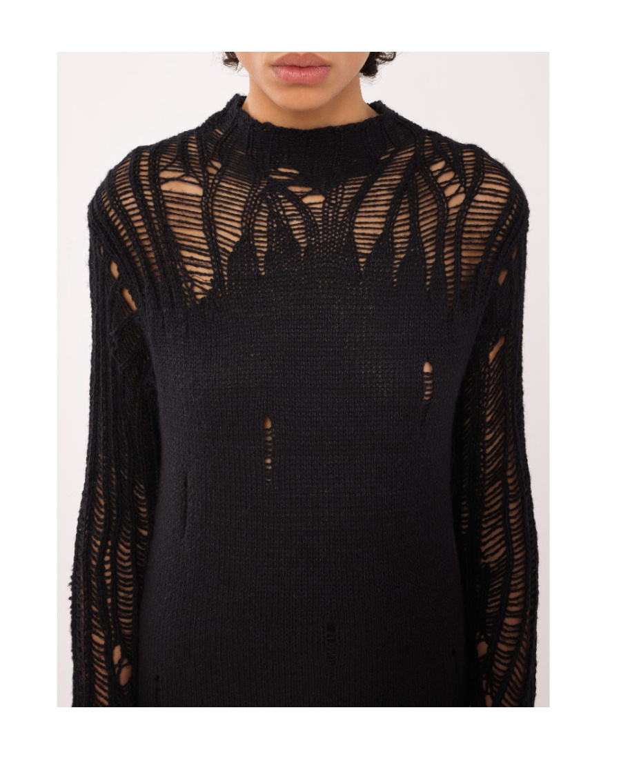 Chloé A Well-fitting Small High-necked Sweater In Black