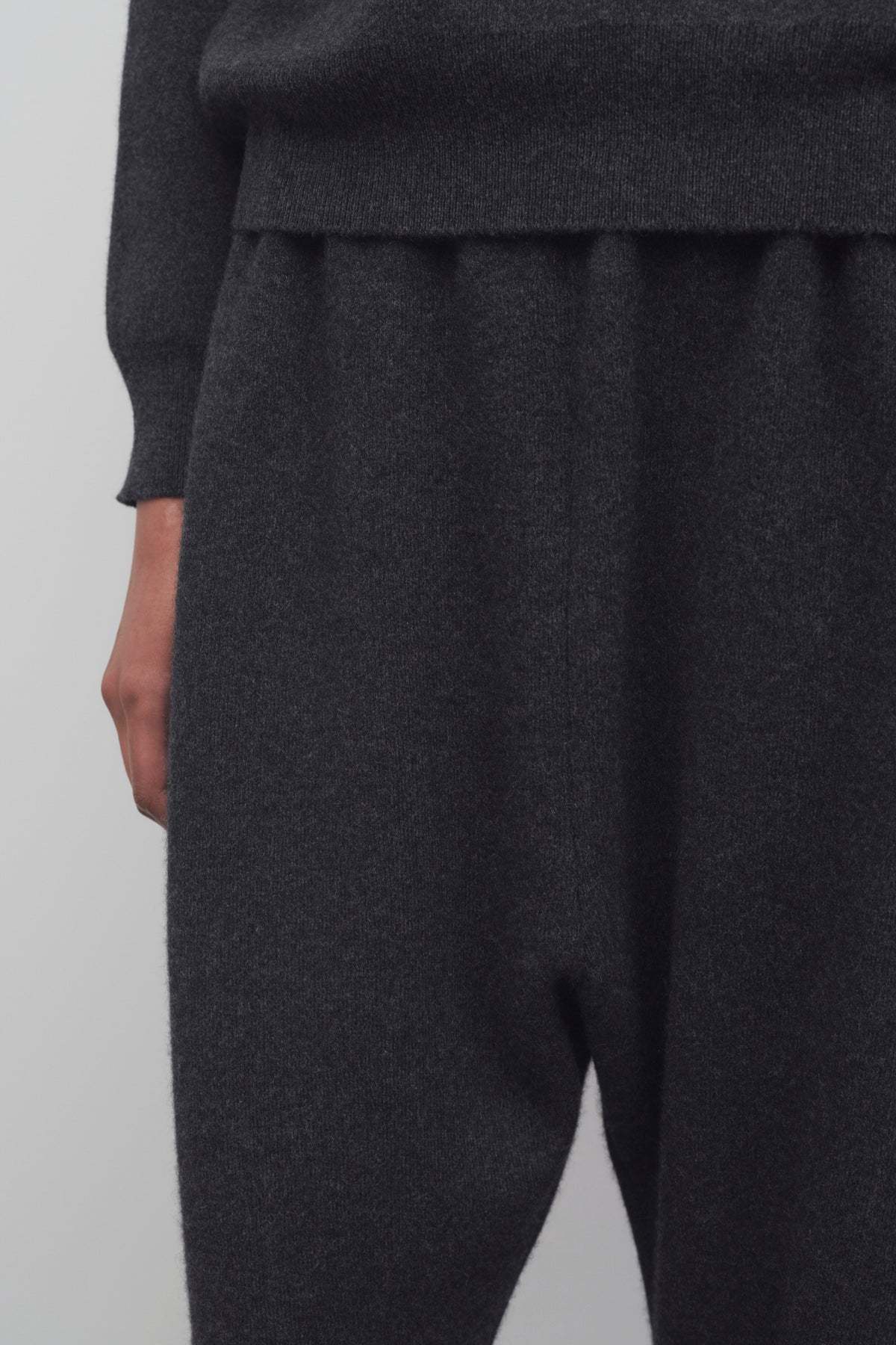 The Row Herea Cashmere Pants In Black