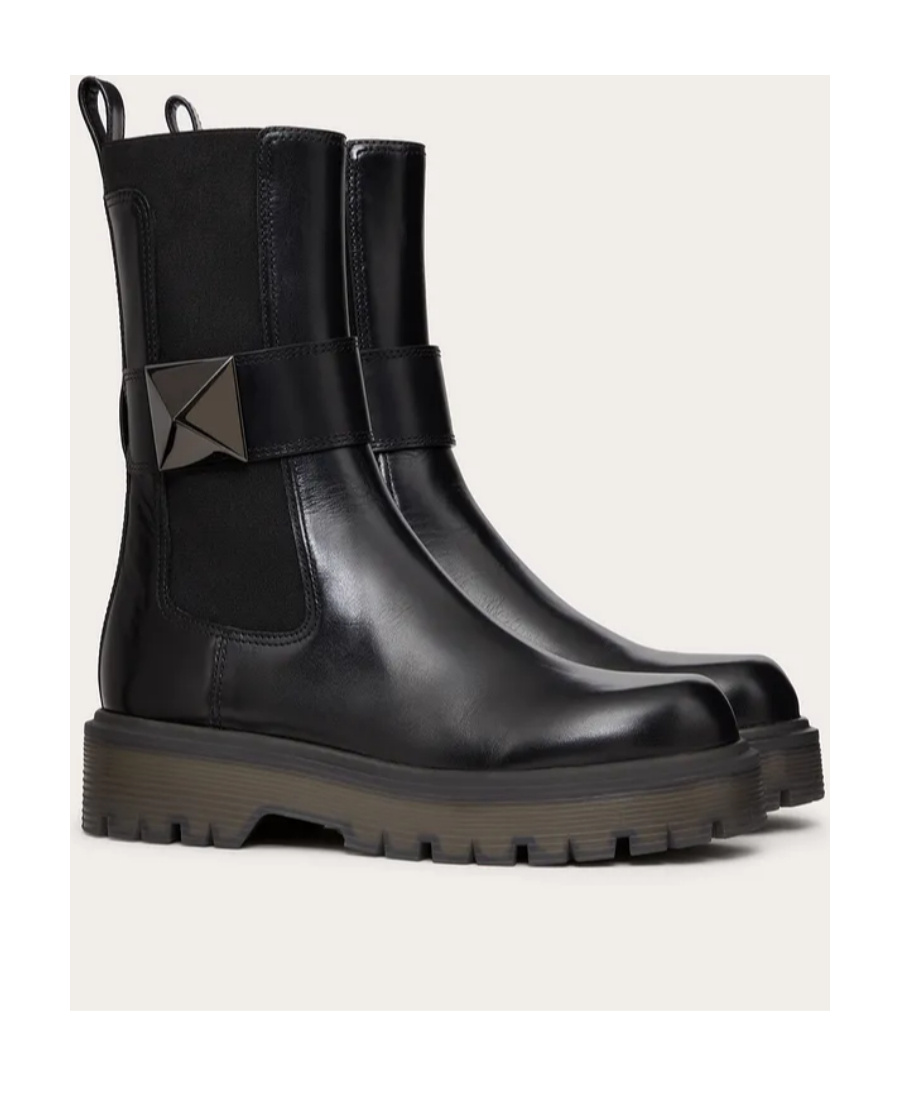 Valentino Garavani One Stud Beatle Round Toe Boots In Black