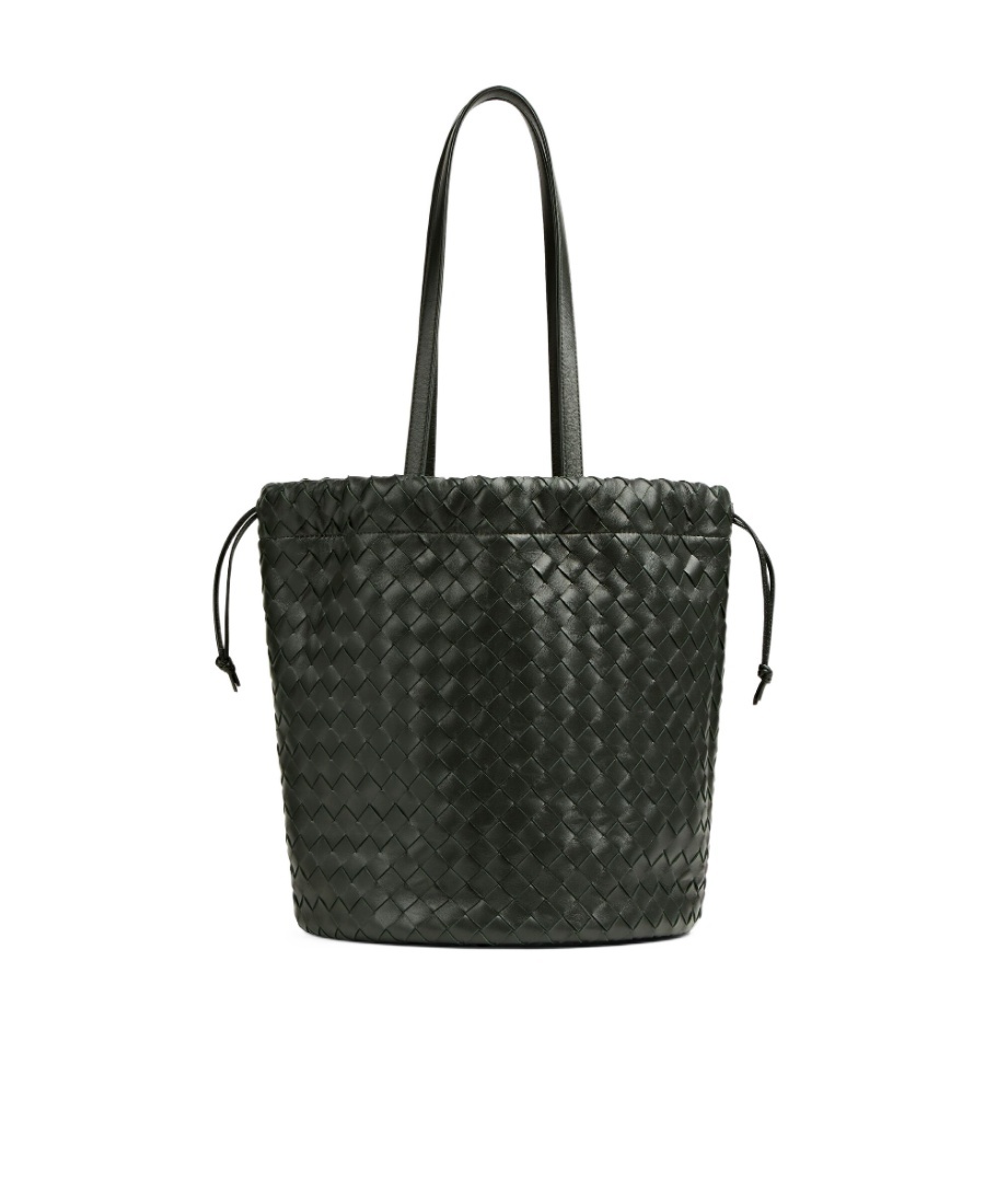 Bottega Veneta Medium Intrecciato Leather Bucket Bag In Black