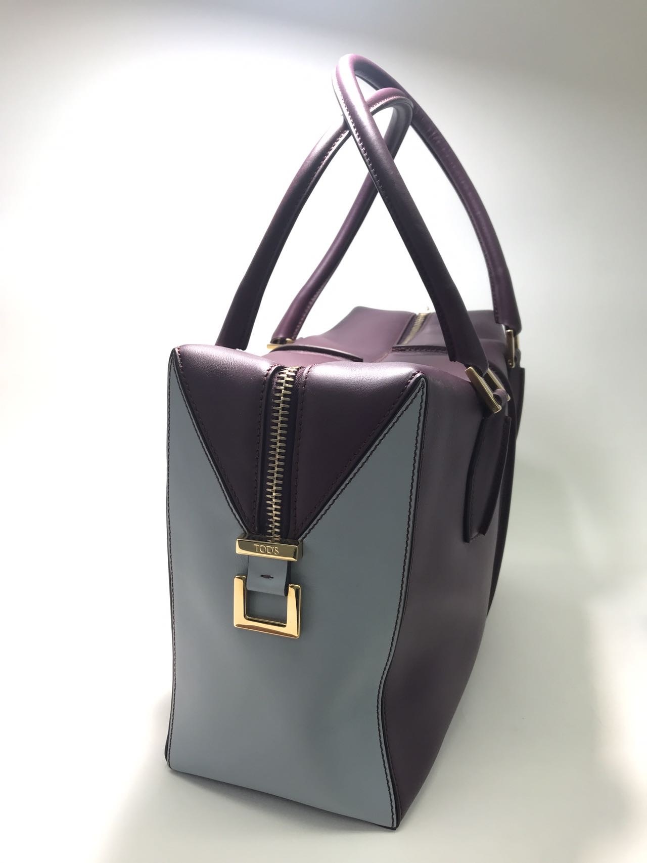 Tod's Zippered Handbag In Black