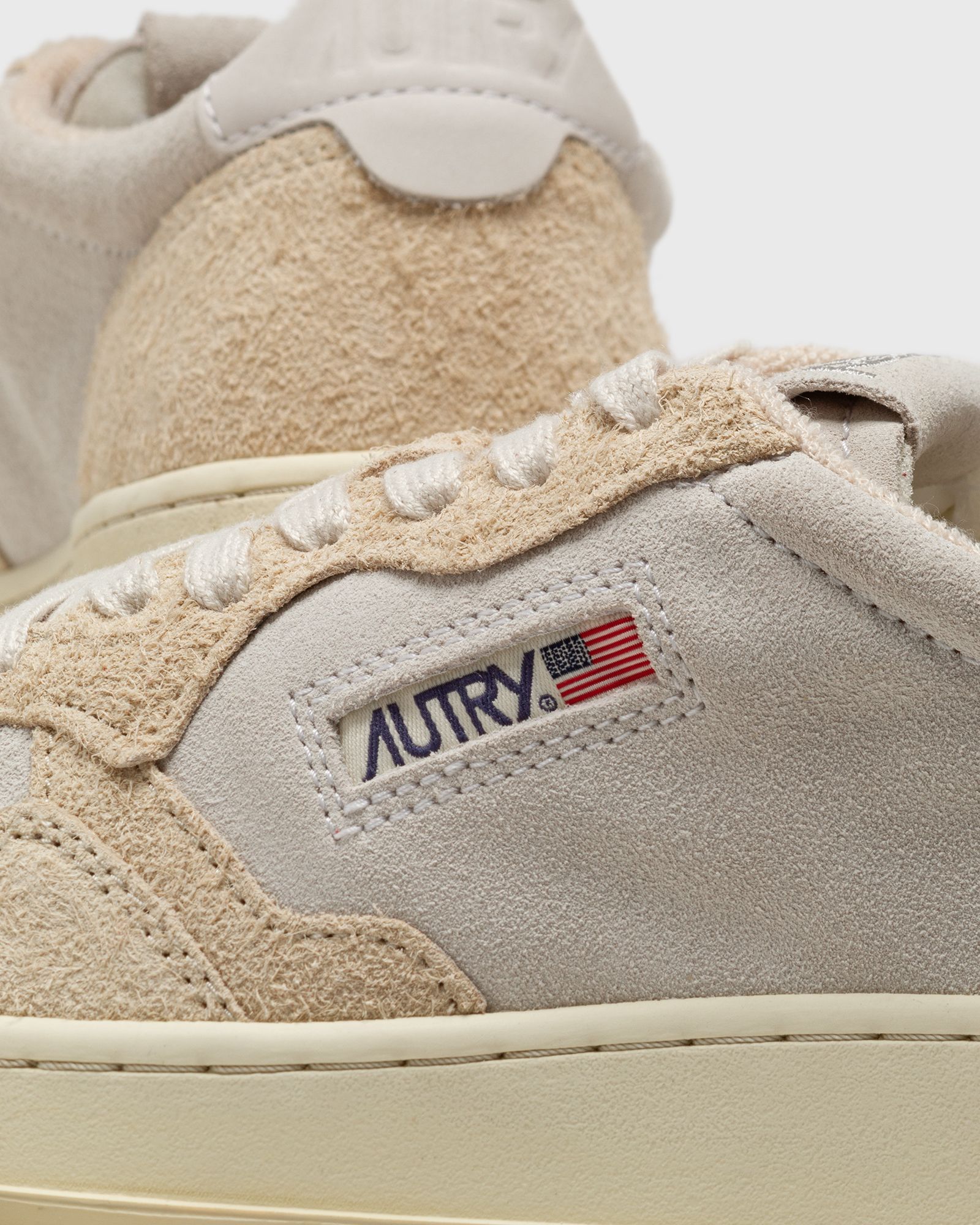 Shop Autry Medalist Low-top Sneakers In Nude