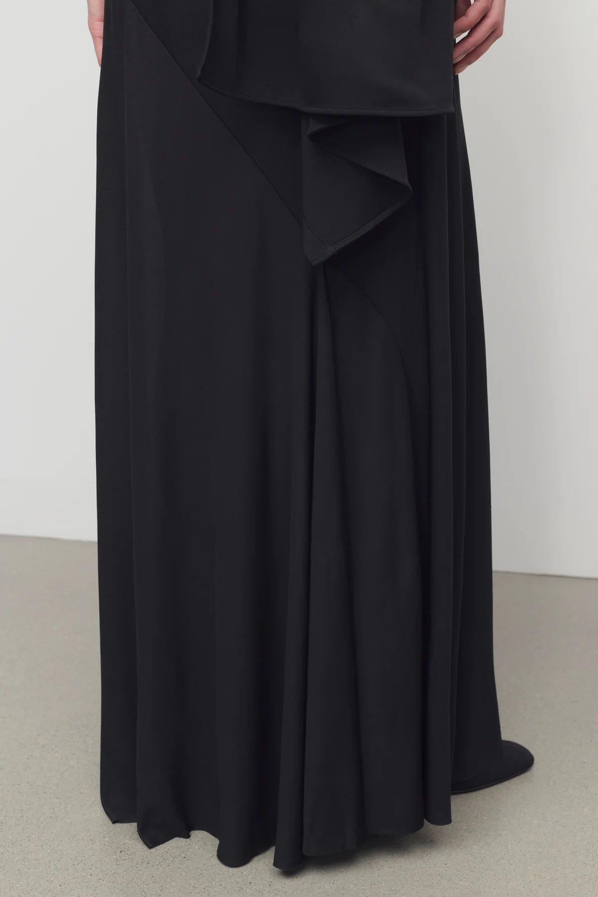 The Row Elastic Waist Skirt In Black