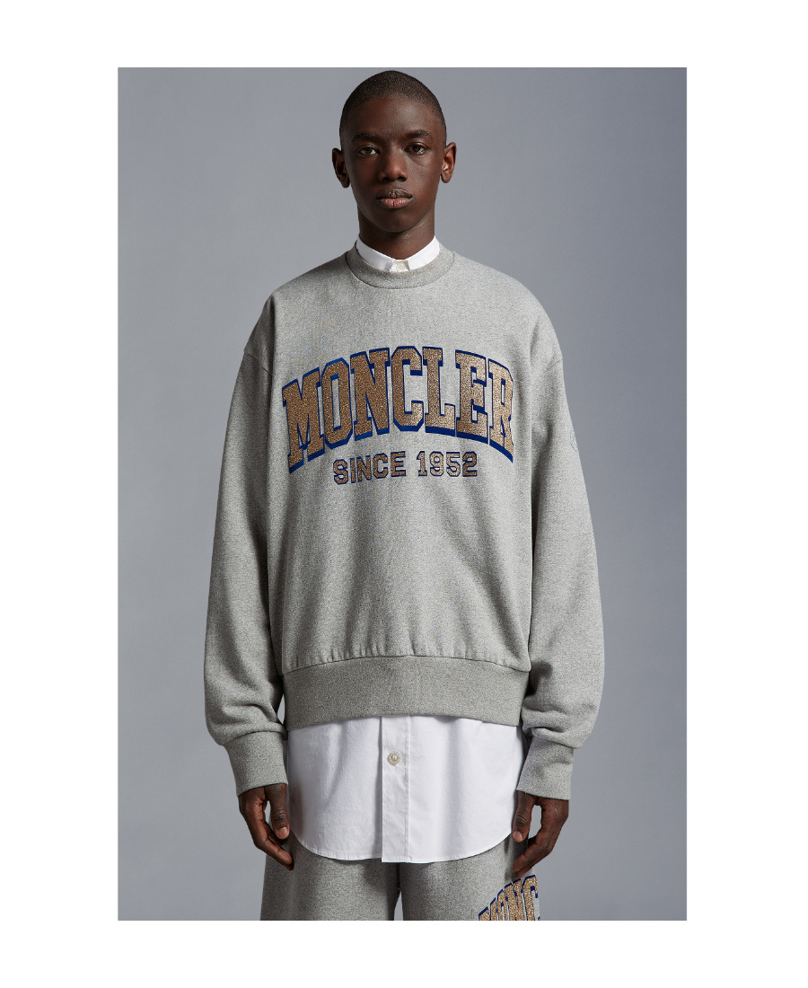 Moncler Logo-print Crew-neck Jumper In Gray