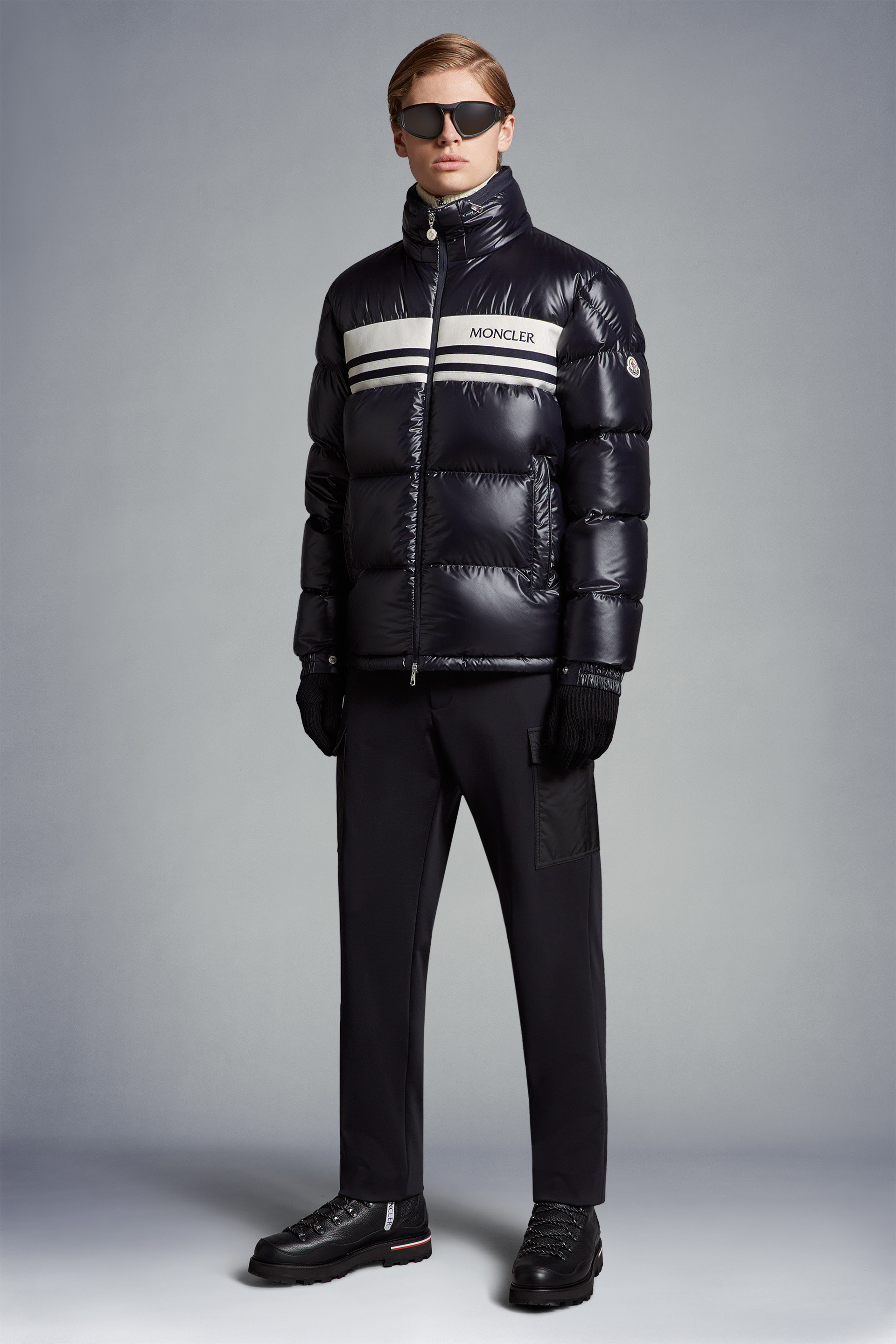 Moncler Logo Embroidered Zip-up Puffer Jacket In Blue