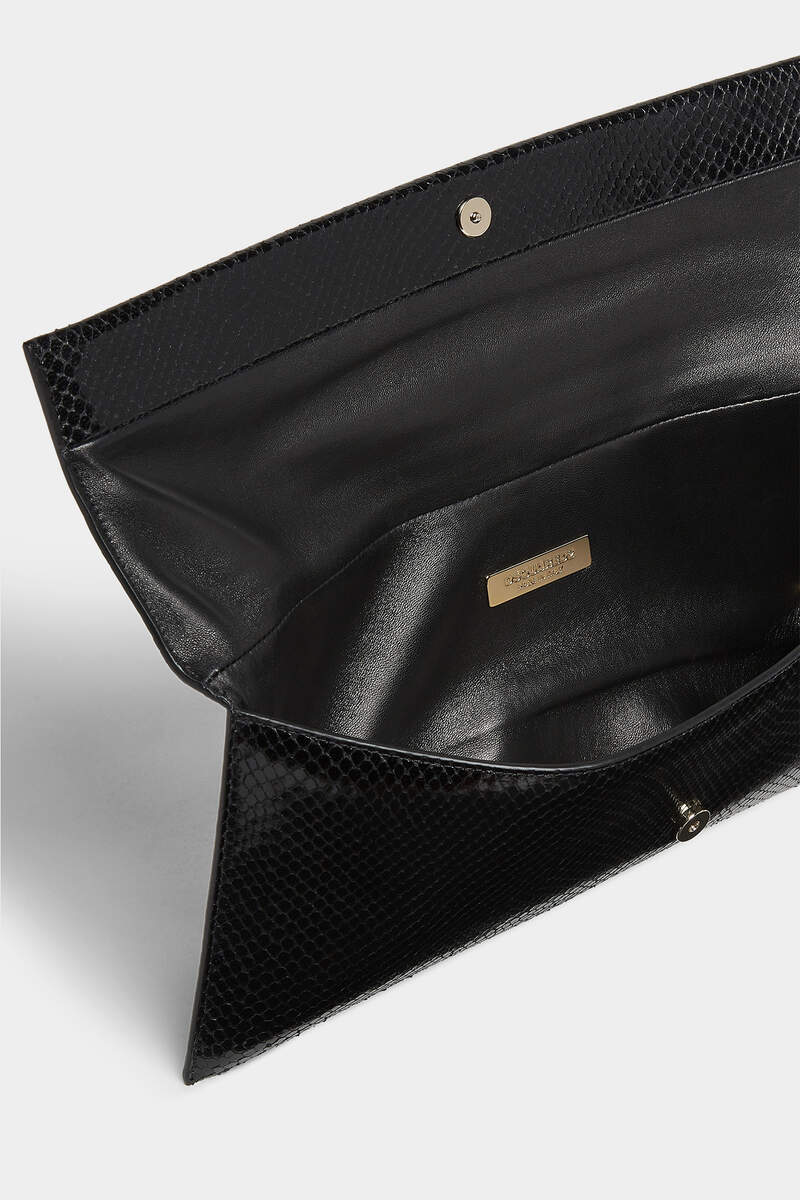 Dsquared2 Logo-plaque Leather Clutch Bag In Black