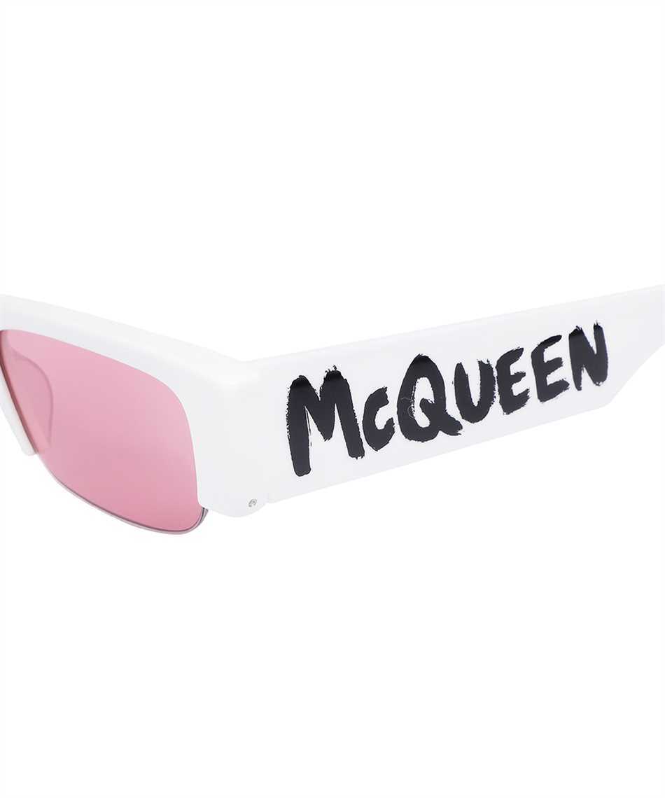 Alexander Mcqueen Logo-print Detail Sunglasses In Pink