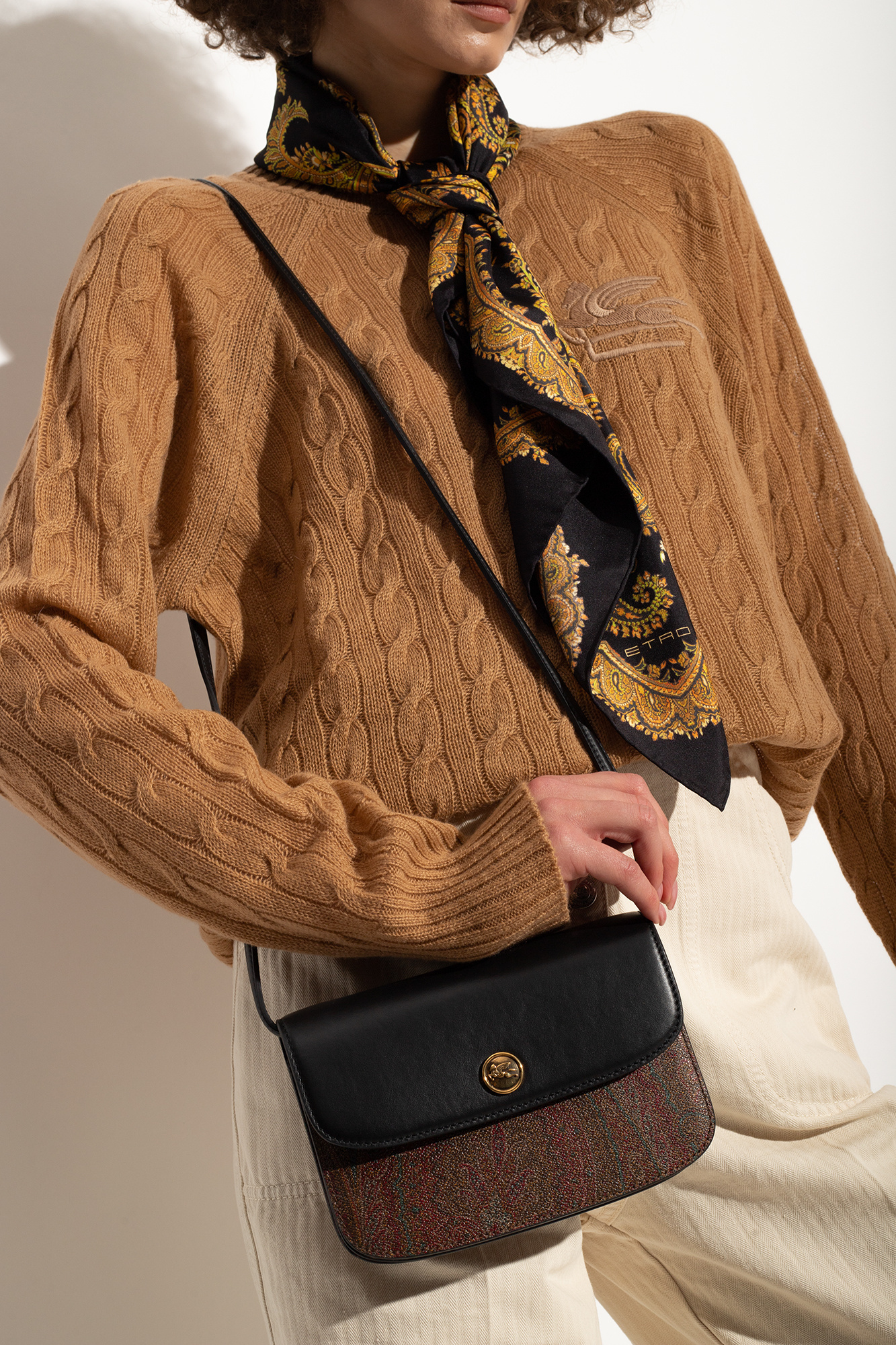 Etro Logo Shoulder Bag In Black