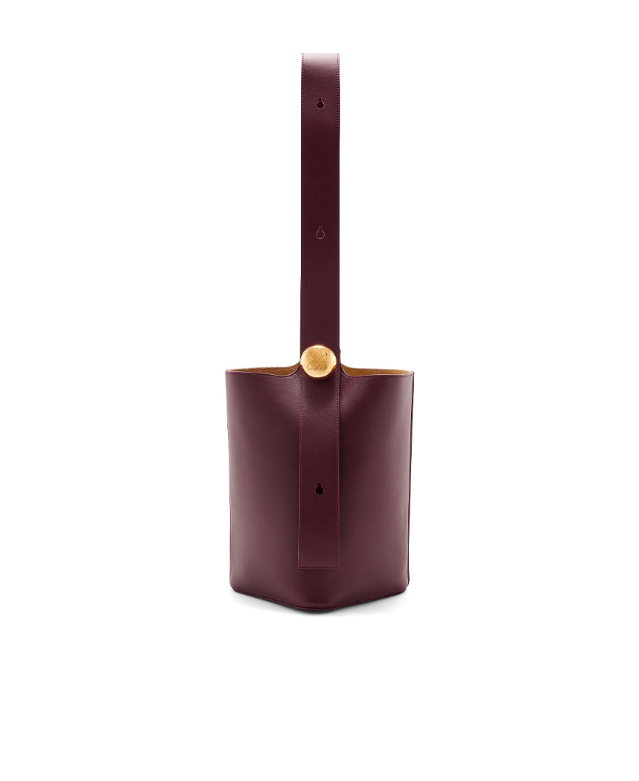 Loewe Medium Pebble Bucket Bag In Mellow Calfskin In Red