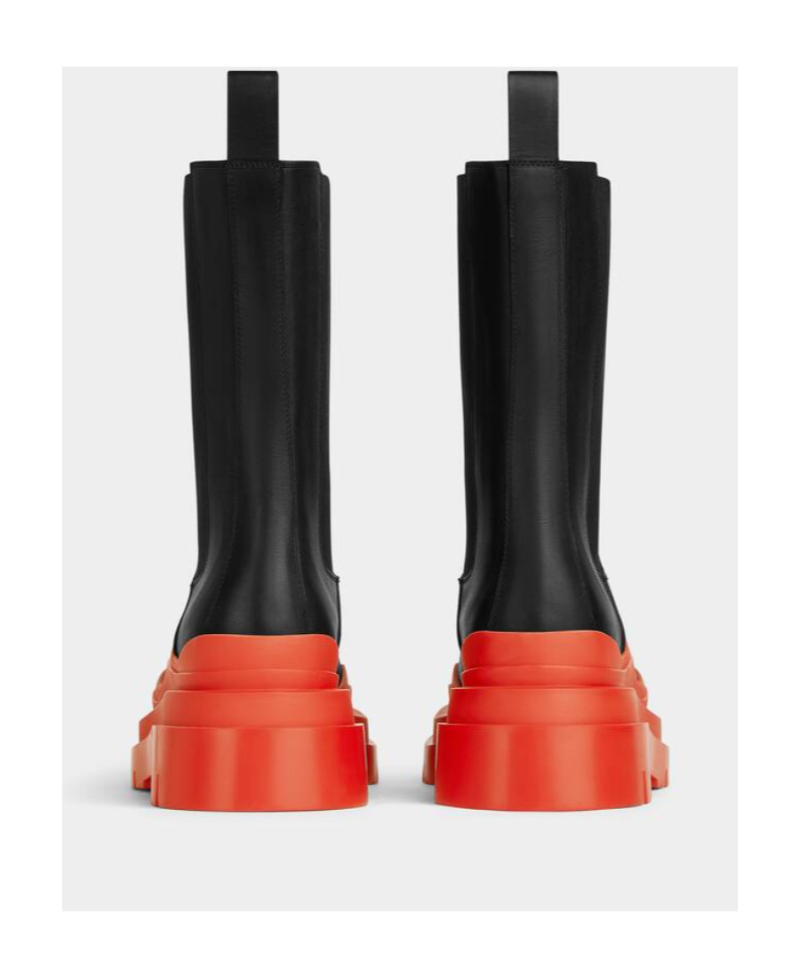 Bottega Veneta Tire Chelsea Short Boots In Black