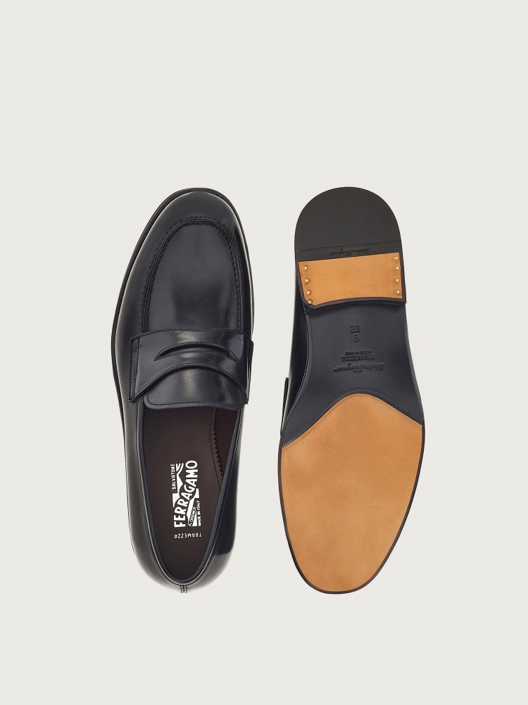 Ferragamo Black Logo Details Business Casual Shoes In Black