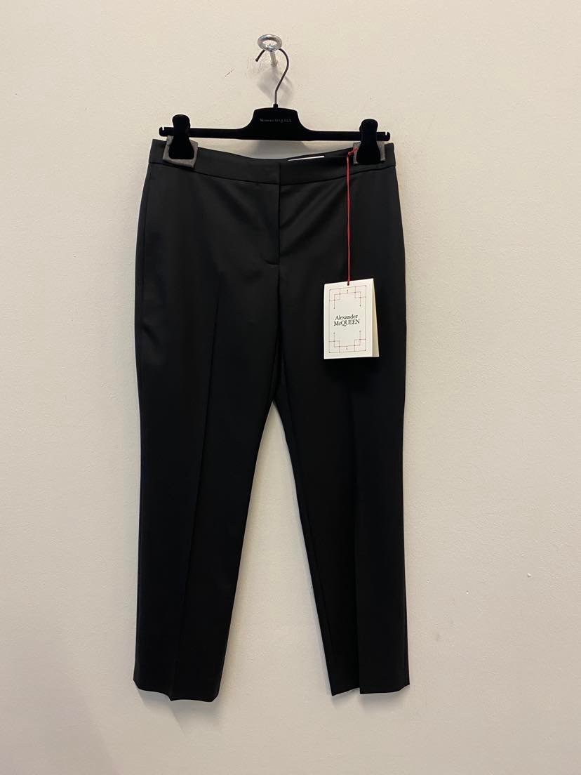 Alexander Mcqueen Tailored Cropped Trousers In Black