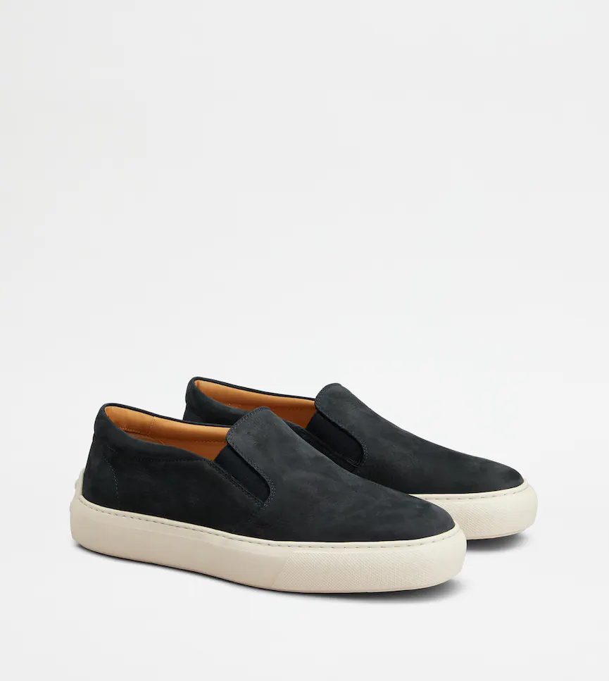 Tod's Slip-on Low-top Casual Shoes In Black
