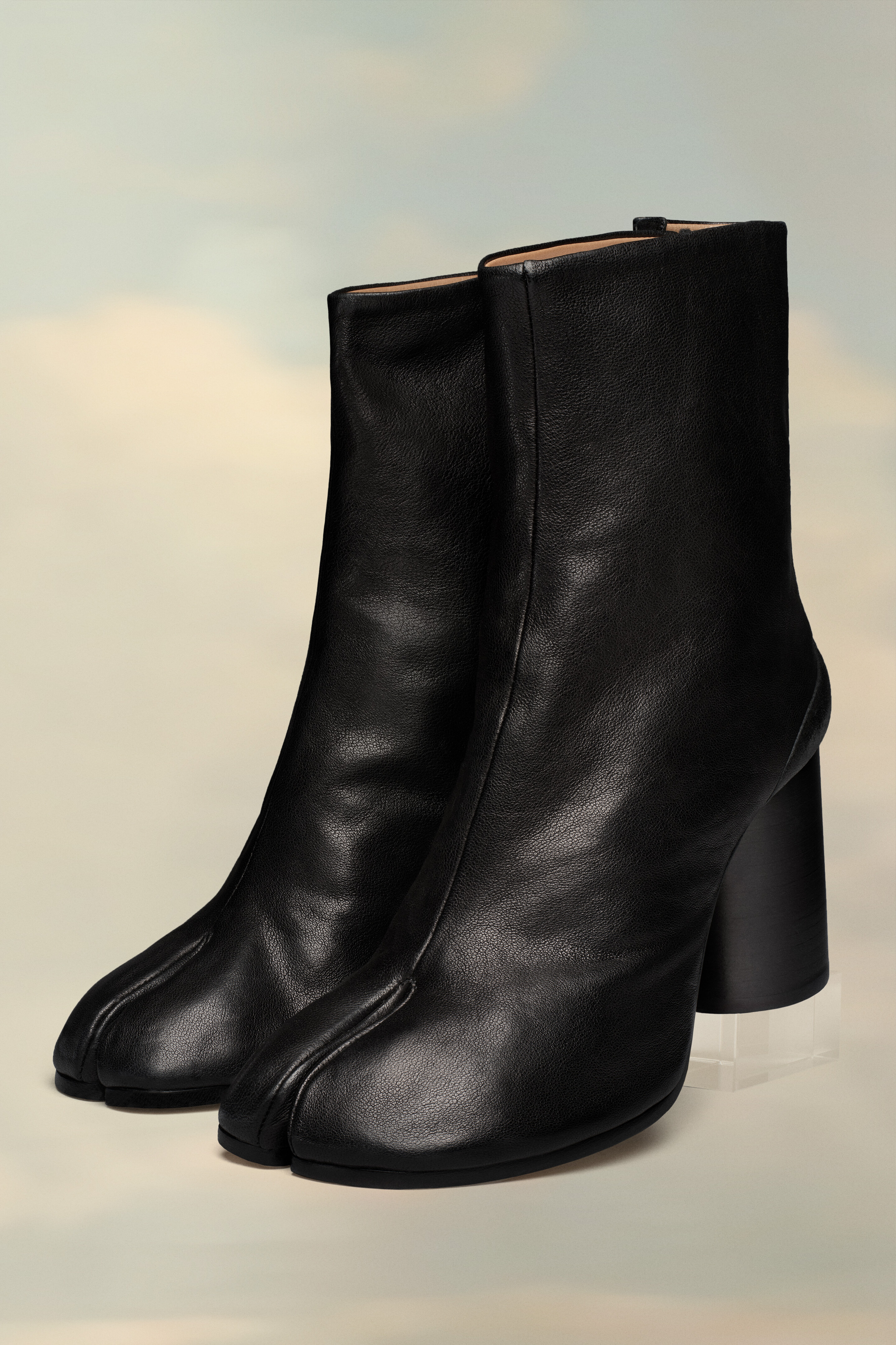 Maison Margiela Tabi Leather Ankle Boots In Black