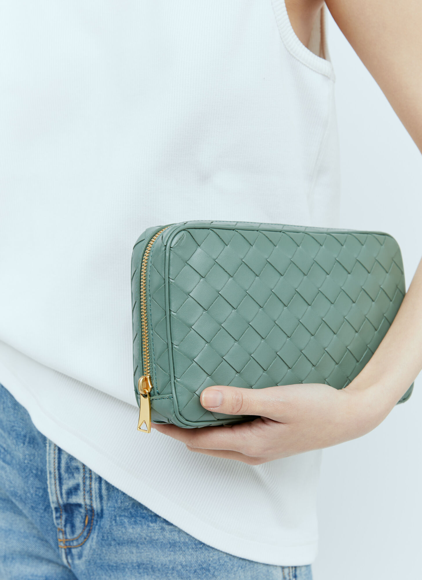 Bottega Veneta Medium Intricciato Zipper Handbag In Green