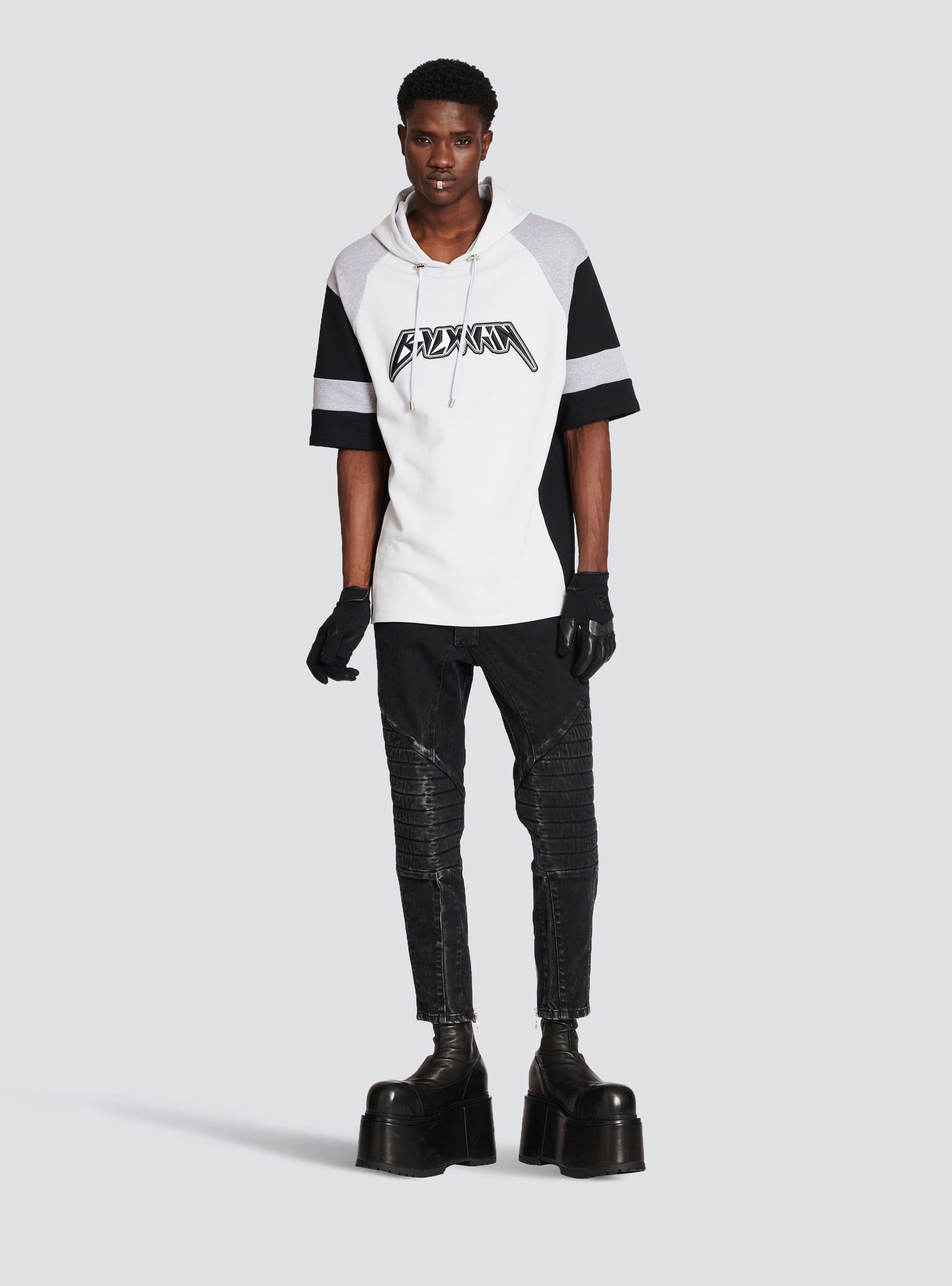 Balmain Logo-embroidered Short-sleeve Hoodie In White