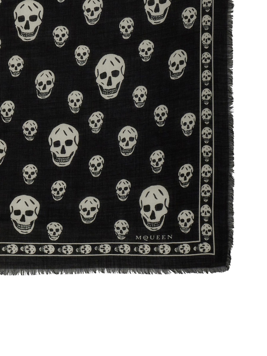 Alexander Mcqueen Skull Printed Frayed-edge Scarf In Black