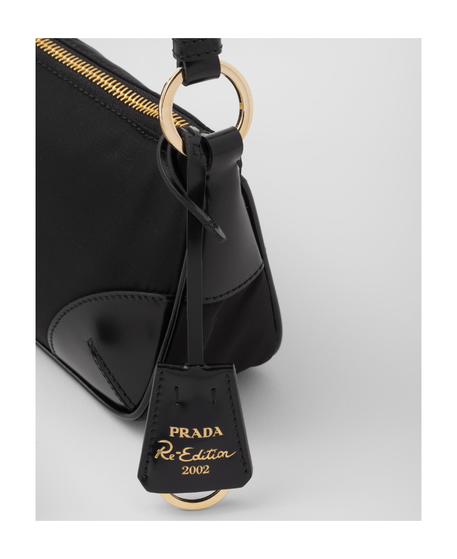 Prada Re-edition 2002 Small Leather Shoulder Bag In Black