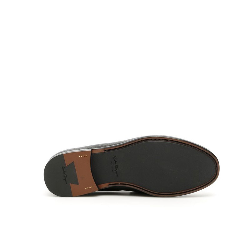 Ferragamo Gancini-buckle Loafer In Black