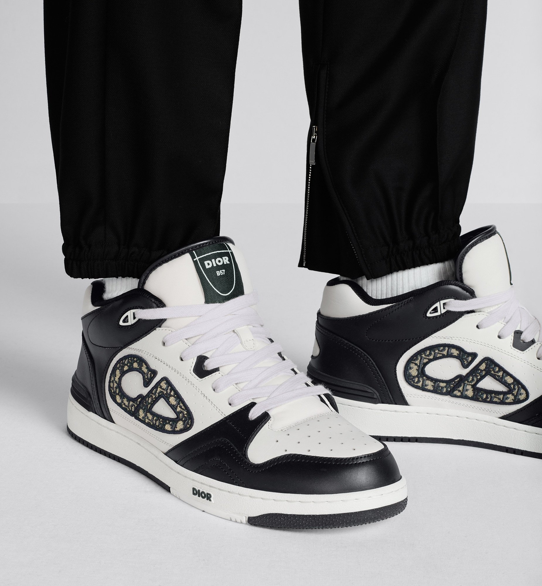 Dior B57 Logo-lacing Casual Sneakers In White