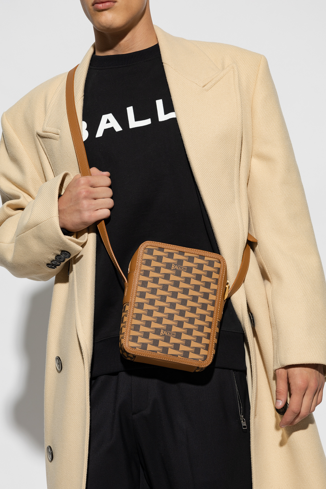 Bally Zip-up Shoulder Bag In Brown