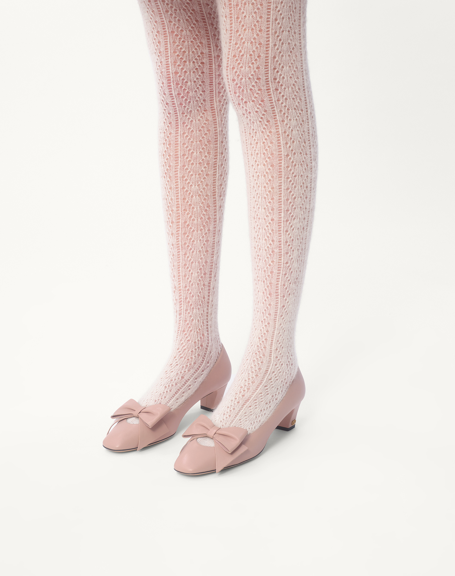 Valentino Garavani Bowow 45 Leather Pumps In Powder