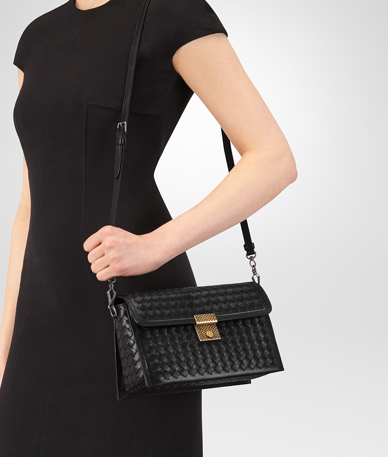 Bottega Veneta Woven Shoulder Bag In Black