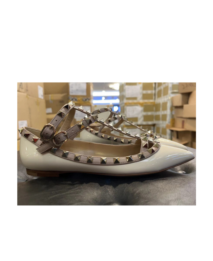 Valentino Garavani Rockstud Pointed Toe Ballerina Shoes In Neutral