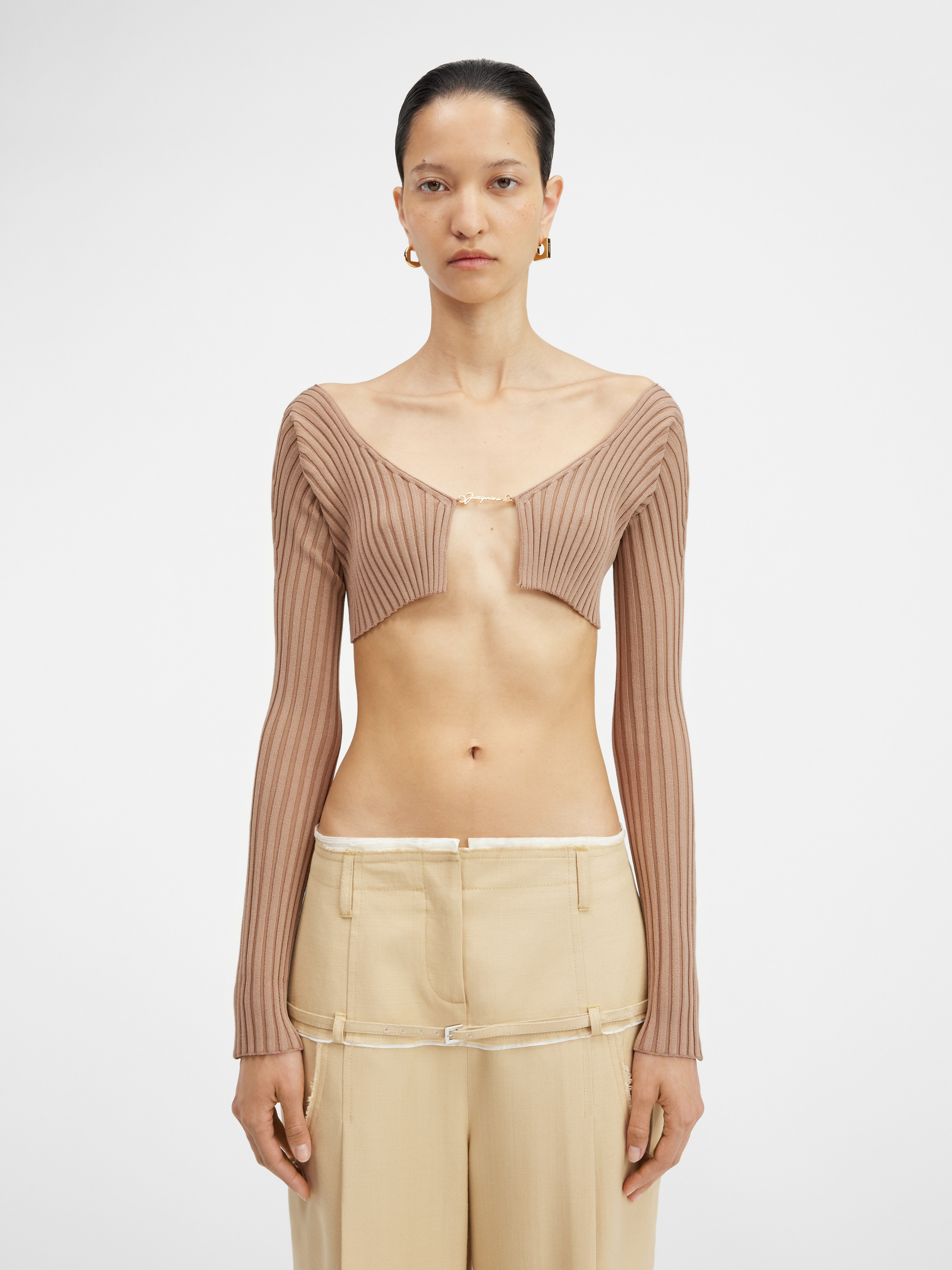 Jacquemus Logo-lettering Cropped Cardigan In Nude