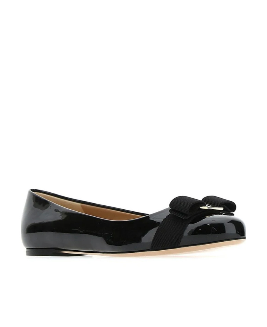 Ferragamo Varina Bow-embellished Patent-leather Ballet Flats In Black