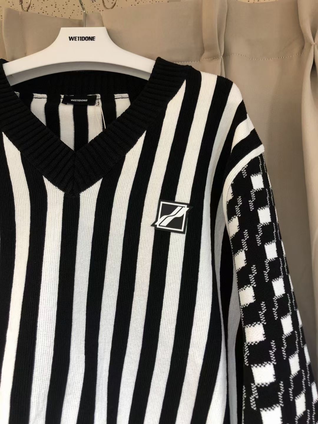 We11 Done V-collar Matching Color Sweater In Black