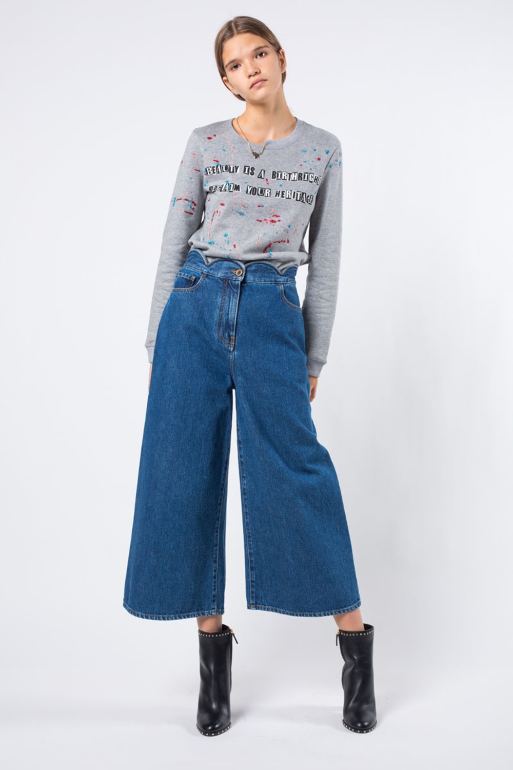 Valentino Bag Collar Slogan Printed Sweater In Gray