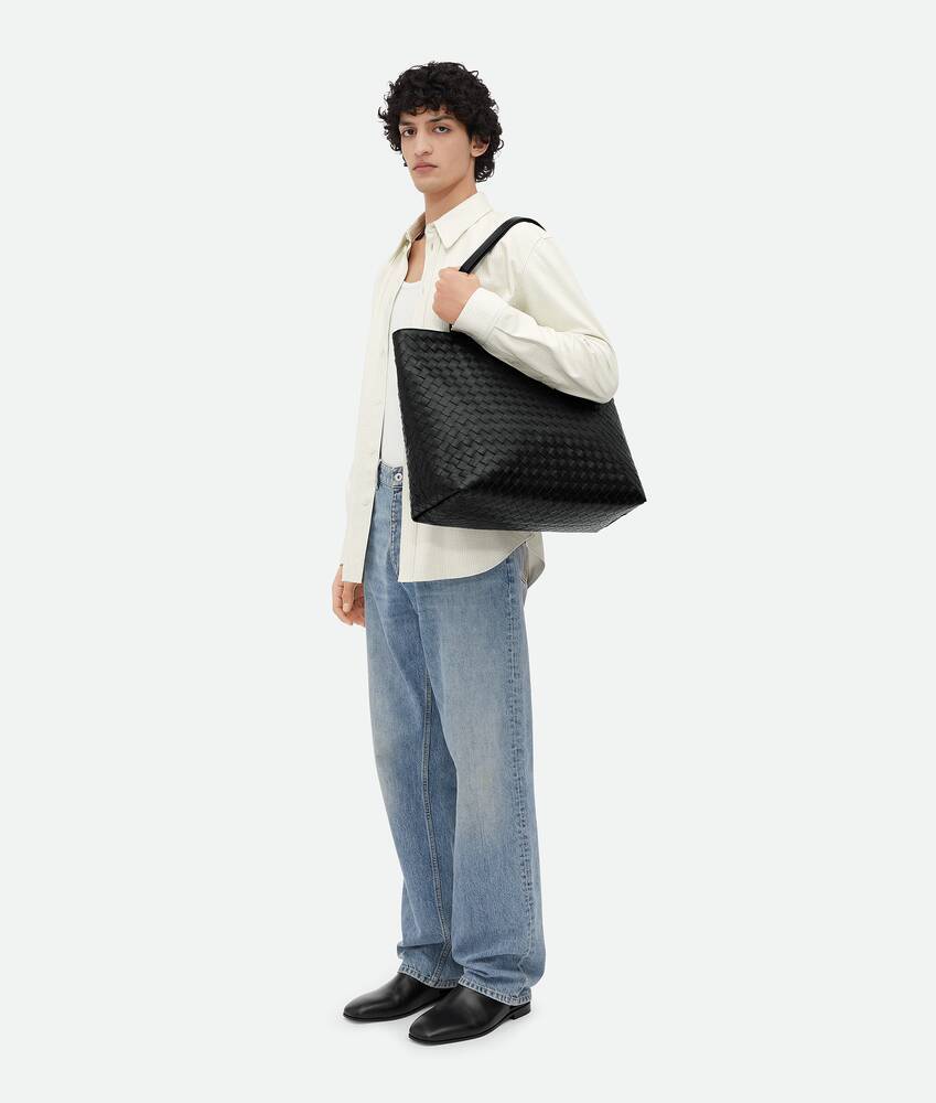 Bottega Veneta Large Intricciato Zipper Handbag In Black