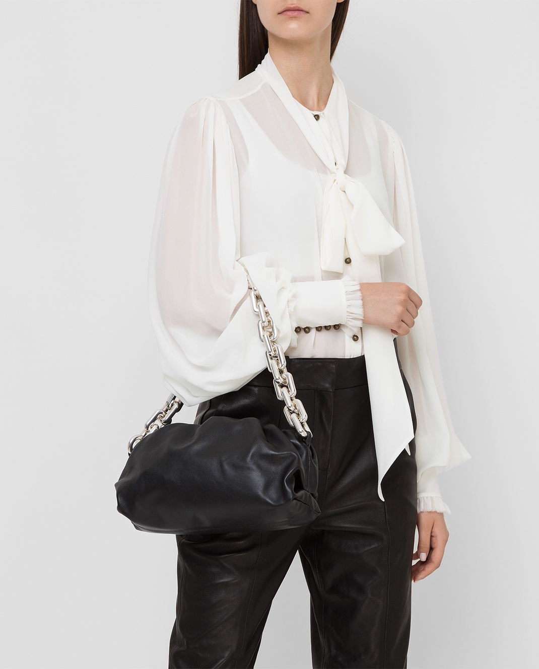 Bottega Veneta The Chain Pouch Shoulder Bag In Black
