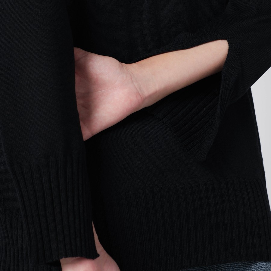 Roberto Collina Wool V-neck Sweater Long Sleeves In Black