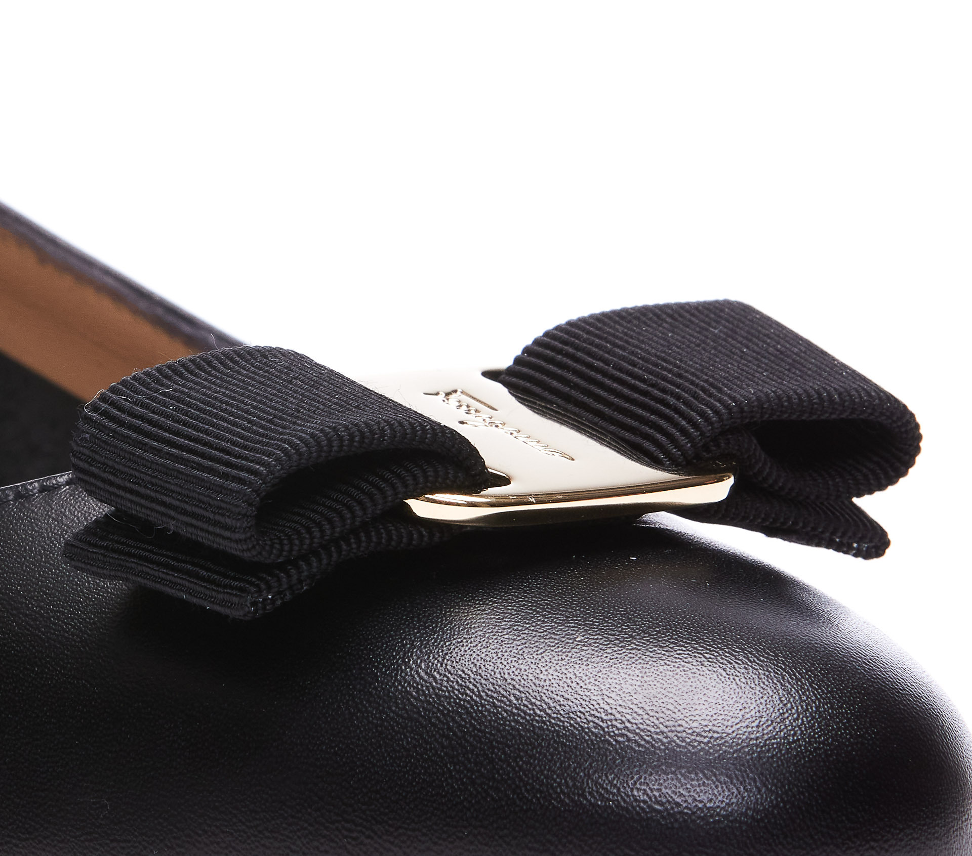Ferragamo Vara 1 Wrapped Heel Pumps In Black