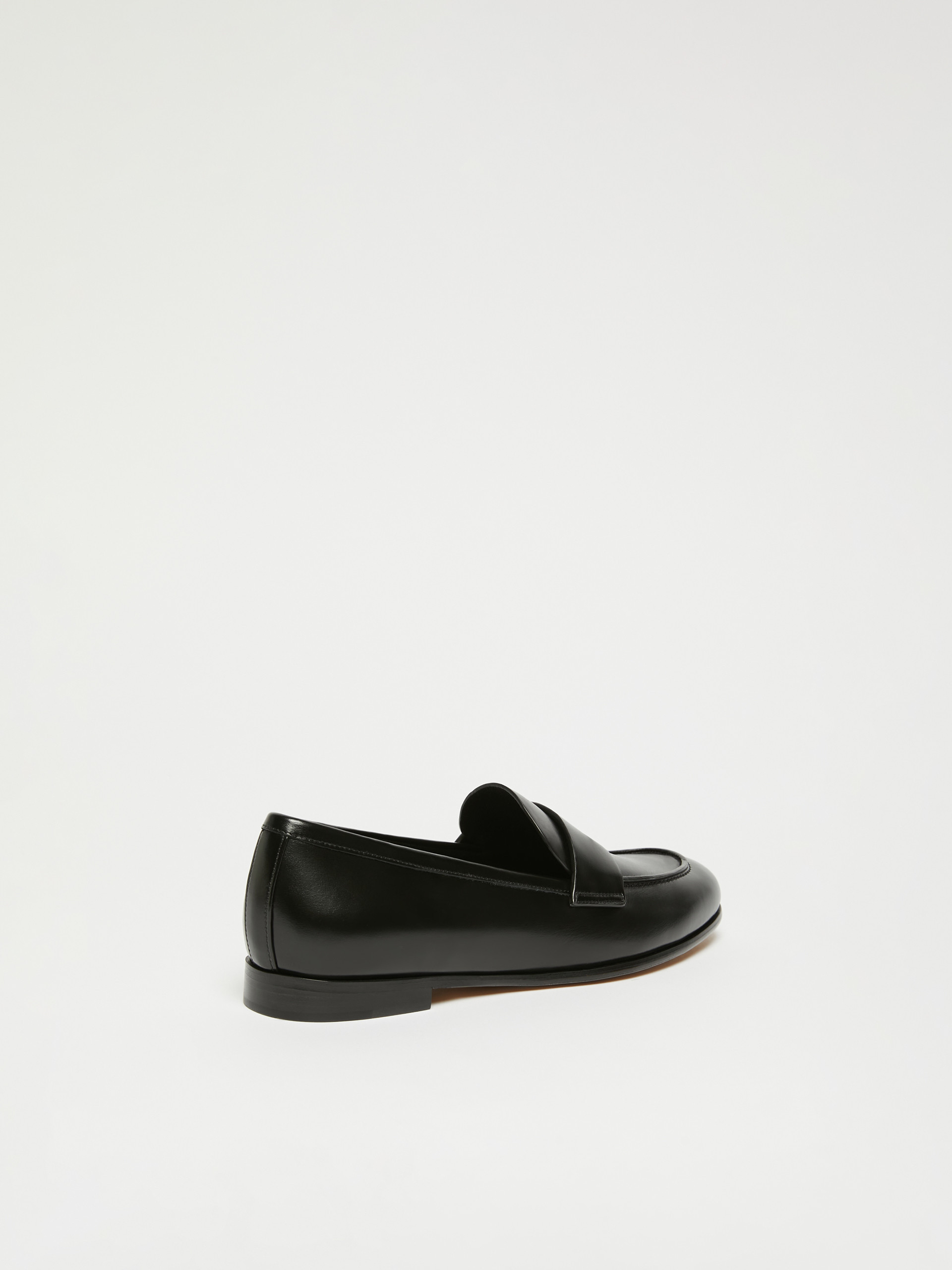 Max Mara Semi-glossy Leather Moccasins In Black