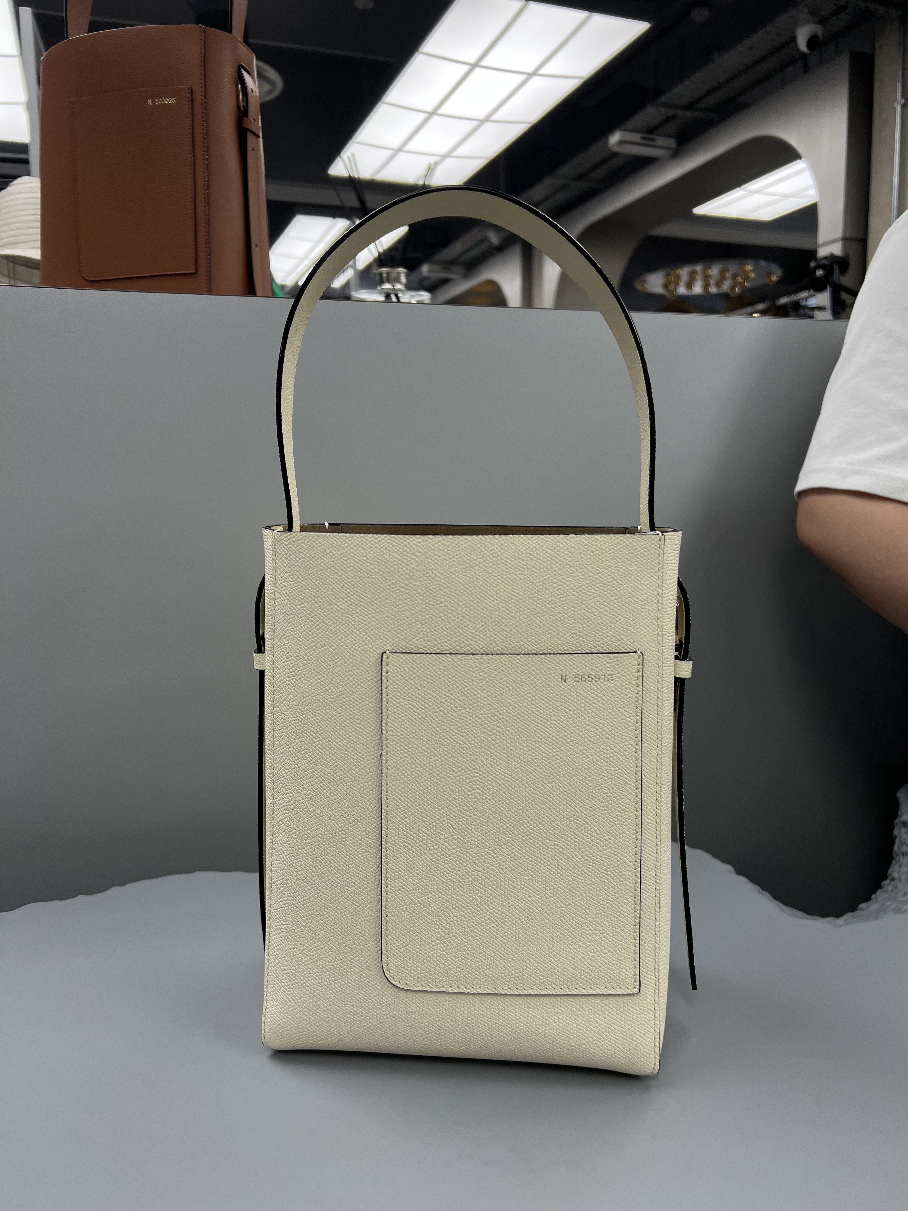 Valextra Medium Soft Bucket Leather Bag In Nude