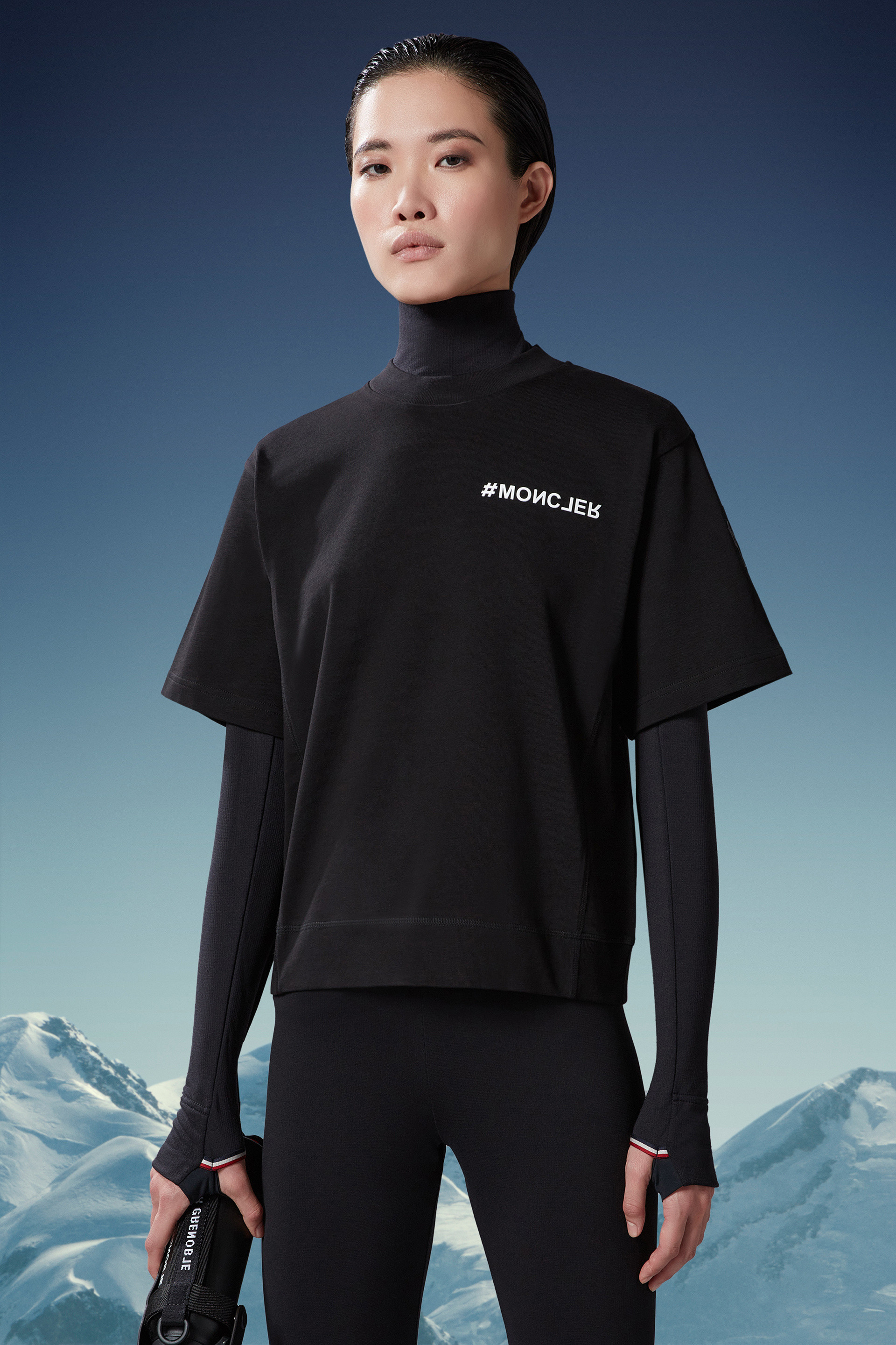 Moncler Grenoble Logo Printed Crewneck T-shirt In Black