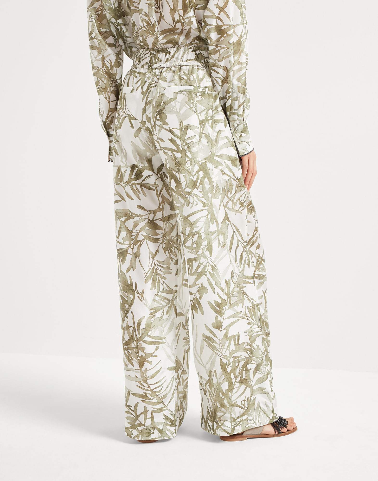 Brunello Cucinelli Relaxed Fit Lightweight Trousers With Side Pockets In White