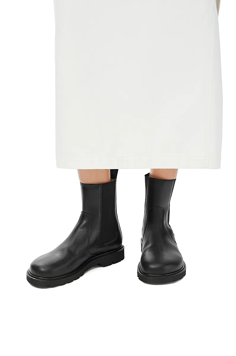 Loewe Blaze Leather Chelsea Boots In Black