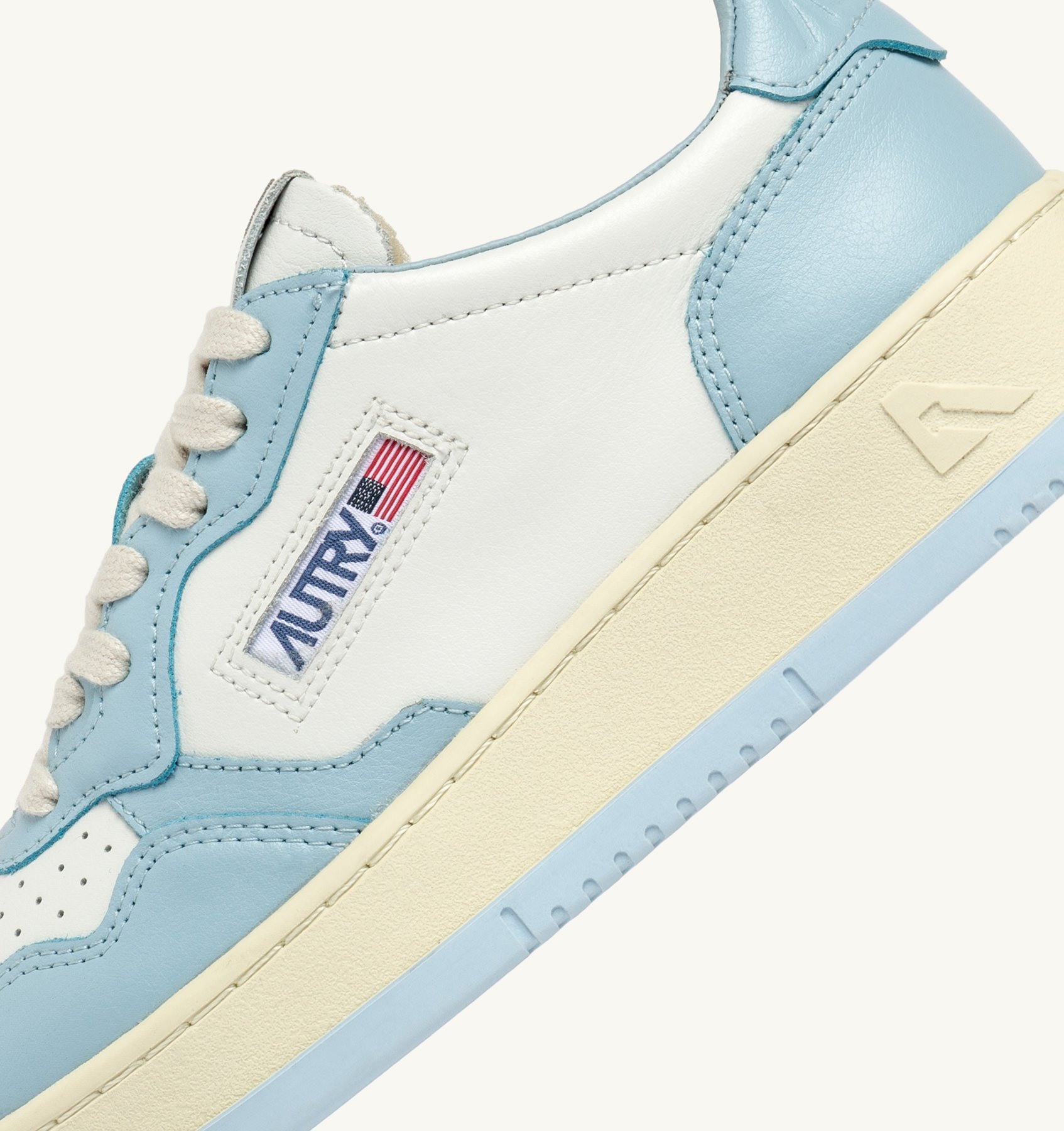 Autry Medalist Low Low-top Sneakers In Blue